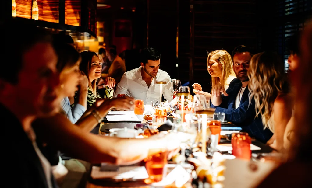 L'Atelier crowd dining in restaurant